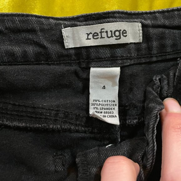 Distressed black Mid-rise summer Shorts - Picture 3 of 7